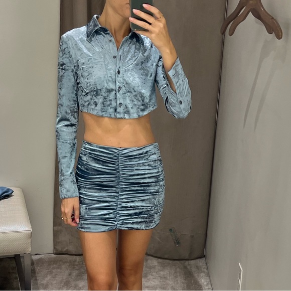 BACKGROUNDE NYC Set - Kat Cropped Crushed-Velvet Shirt and Skirt (Size Small) - Picture 5 of 7